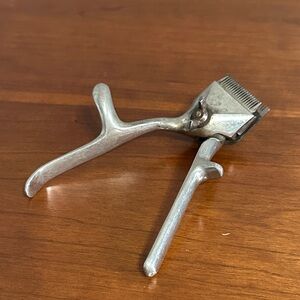 Vintage Hand Held Manuel Clippers / Trimmers For Cutting Hair